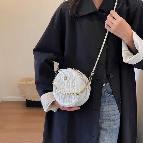 cc bagxiaoxiangjia fashion pearl handheld women's bag 2023 summer new korean edition popular woven chain one shoulder crossbody bag
cc bagxiaoxiangjia fashion pearl handheld women's bag 2023 summer new korean edition popular woven chain one shoulder crossbody bag