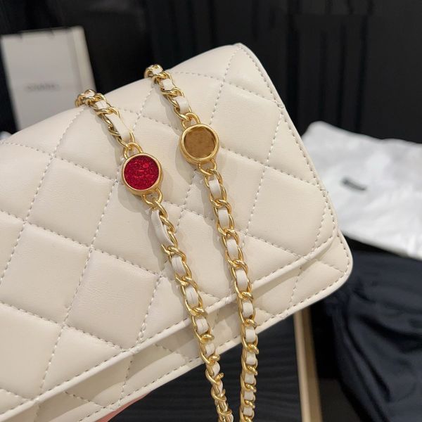 brand leather bag, gemstone chain, wealth bag, commuting party, dating preferred, romantic, delicate, gentle, high-end designer bag size 19c
brand leather bag, gemstone chain, wealth bag, commuting party, dating preferred, romantic, delicate, gentle, high-end designer bag size 19c