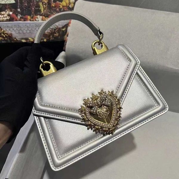 d g devotion designer fashion bag 2023 luxury love purse bow chain handbag magnetic buckle crossbody izn9
d g devotion designer fashion bag 2023 luxury love purse bow chain handbag magnetic buckle crossbody izn9