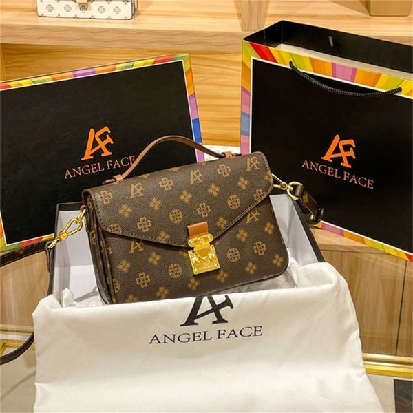 hong kong niche design light luxury postman for women 2023 new fashion genuine leather vintage cross body small square bag outlet 50% off
hong kong niche design light luxury postman for women 2023 new fashion genuine leather vintage cross body small square bag outlet 50% off