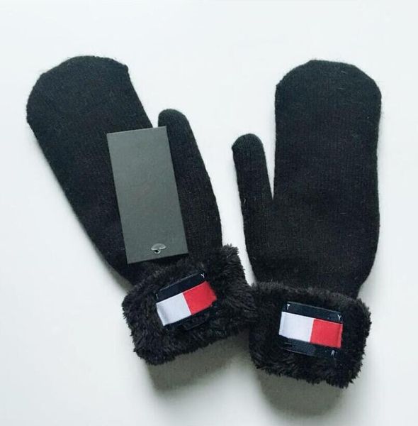 autumn winterladies' twine and fleece gloves outdoor glo ves woman fashion five fingers glove cycling sport mittens, Blue;gray
autumn winterladies' twine and fleece gloves outdoor glo ves woman fashion five fingers glove cycling sport mittens, Blue;gray