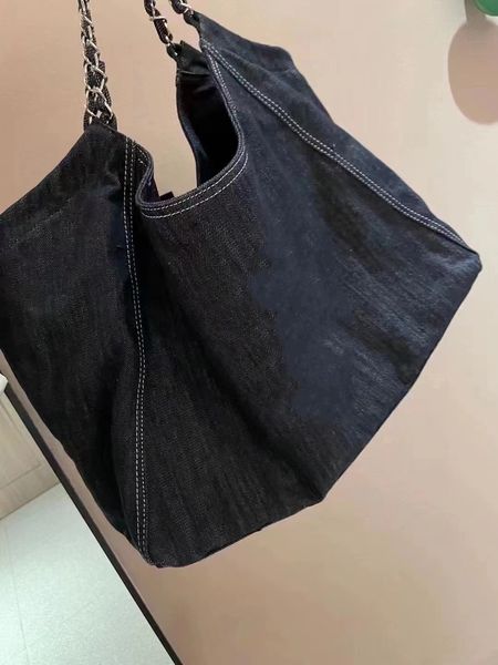 2023 new fashion designer women's luxury classic vintage shopping bag solid color with thick chain hardware leather soft capacity large
2023 new fashion designer women's luxury classic vintage shopping bag solid color with thick chain hardware leather soft capacity large