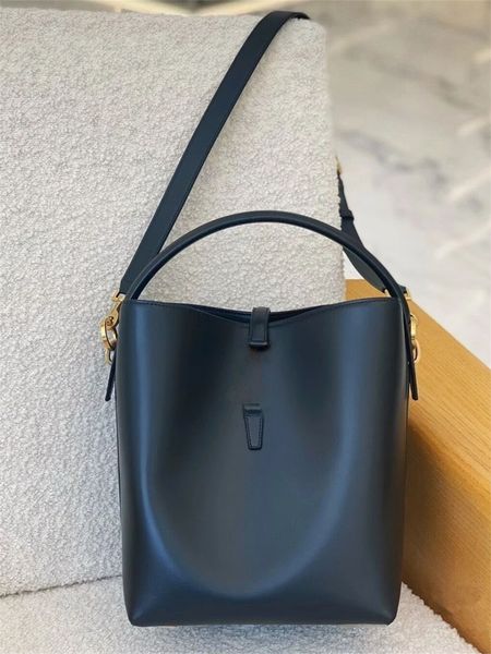 le 37 bucket bag designer handbag shiny leather shoulder bags fashion women tote bag with mini purse
le 37 bucket bag designer handbag shiny leather shoulder bags fashion women tote bag with mini purse