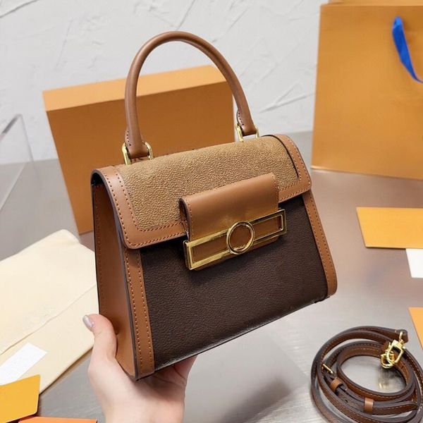 luxurys designers bag embossing flower pochette women handbag messenger bags genuine leather capitale elegant womens shoulder crossbody bag
luxurys designers bag embossing flower pochette women handbag messenger bags genuine leather capitale elegant womens shoulder crossbody bag