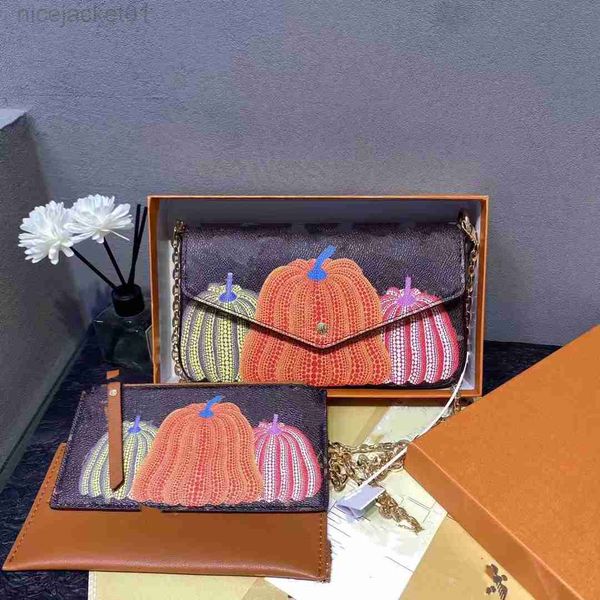 designer colorful printing flower envelope bag new mini chain bag handheld envelope bag single shoulder oblique straddle small luis vitons b
designer colorful printing flower envelope bag new mini chain bag handheld envelope bag single shoulder oblique straddle small luis vitons b