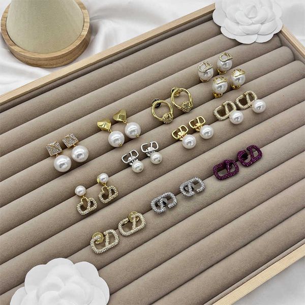 fashion designer valentino h letter v full diamond sky star ear studs female light luxury natural pearl 925 silver needle, Golden;silver
fashion designer valentino h letter v full diamond sky star ear studs female light luxury natural pearl 925 silver needle, Golden;silver