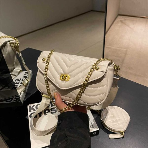 2023 cross body french textured mesh red one shoulder designed by female niche chain small fragrance embroidered thread mother and child bag
2023 cross body french textured mesh red one shoulder designed by female niche chain small fragrance embroidered thread mother and child bag