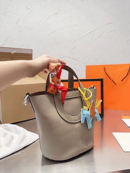 women's handbag single shoulder bagdesigner bag shoulder bags ladies picotin lock totes large genuine designer leather cowhide portable
women's handbag single shoulder bagdesigner bag shoulder bags ladies picotin lock totes large genuine designer leather cowhide portable