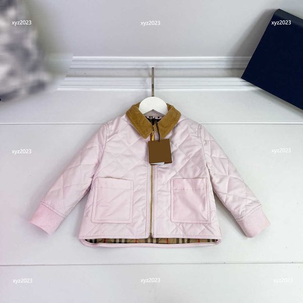 23ss designer kids lapel coats child cotton jacket winter warm clothing size 100-160 cm fashion checkered lining baby outwear aug10, Blue;gray
23ss designer kids lapel coats child cotton jacket winter warm clothing size 100-160 cm fashion checkered lining baby outwear aug10, Blue;gray
