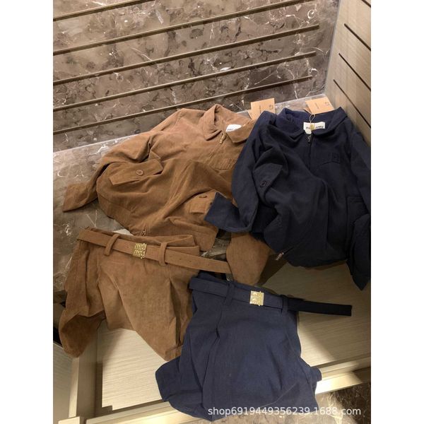 2023 autumn new corduroy jacket coat short skirt set fashionable casual and age reducing style99, White;black
2023 autumn new corduroy jacket coat short skirt set fashionable casual and age reducing style99, White;black