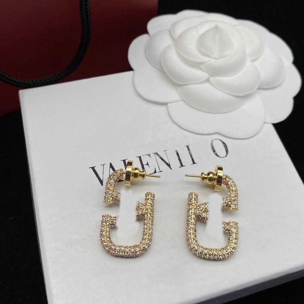 fashion designer valentino letter v geometric diamond earrings for celebrity light luxury versatile french mesh red with logo and box, Golden;silver
fashion designer valentino letter v geometric diamond earrings for celebrity light luxury versatile french mesh red with logo and box, Golden;silver