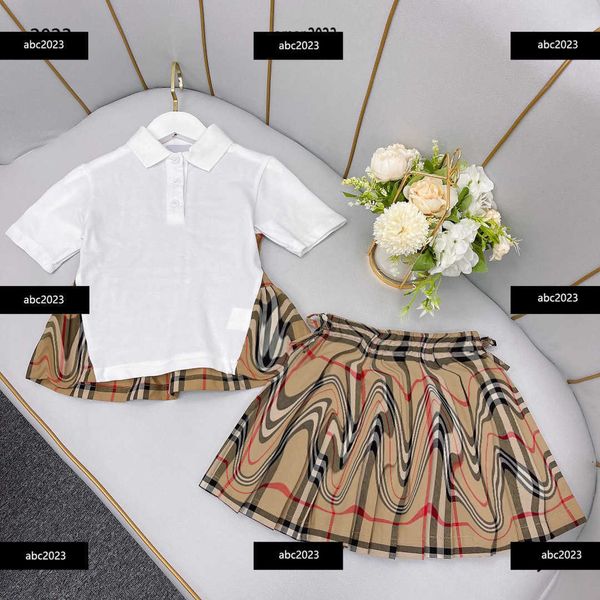 new kids tracksuits cool summer suits girls dress sets size 100-150 cm 2pcs polo neck patchwork t-shirt and pleated skirt april11, White
new kids tracksuits cool summer suits girls dress sets size 100-150 cm 2pcs polo neck patchwork t-shirt and pleated skirt april11, White