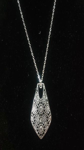 2021 fashion alloy geometry hollow out flower necklace for women brand jewelry2434313, Silver
2021 fashion alloy geometry hollow out flower necklace for women brand jewelry2434313, Silver