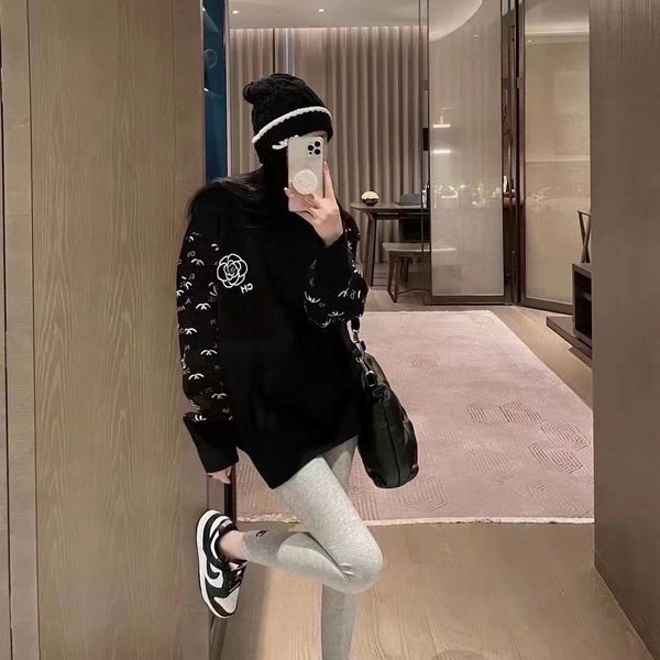 fall burst women's knitwear classic f letter jacquard luxury fashion high-end casual temperament knitted cardigan comfortable and warm, White;black
fall burst women's knitwear classic f letter jacquard luxury fashion high-end casual temperament knitted cardigan comfortable and warm, White;black
