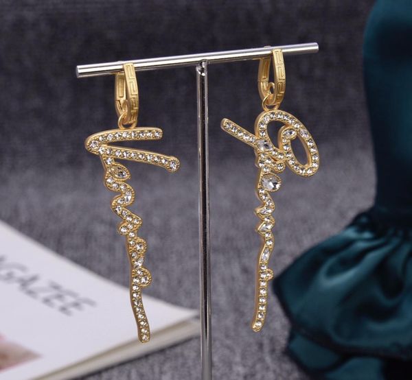 new simple asymmetric letters full of diamond designer earrings personalized and versatile fashion earrings4712741, Golden
new simple asymmetric letters full of diamond designer earrings personalized and versatile fashion earrings4712741, Golden