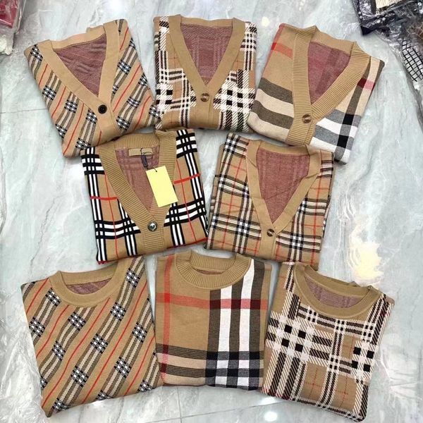 2023 designer luxury sweater women's wear designer clothing knitting long sleeve cardigan fashion casual sweater couple sweater jacket, White;black
2023 designer luxury sweater women's wear designer clothing knitting long sleeve cardigan fashion casual sweater couple sweater jacket, White;black