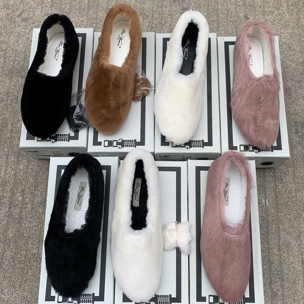 leather and fur integrated soybean shoes for women winter white plush shoes plush for pregnant women one foot lamb fur shoes large, Black 
leather and fur integrated soybean shoes for women winter white plush shoes plush for pregnant women one foot lamb fur shoes large, Black
