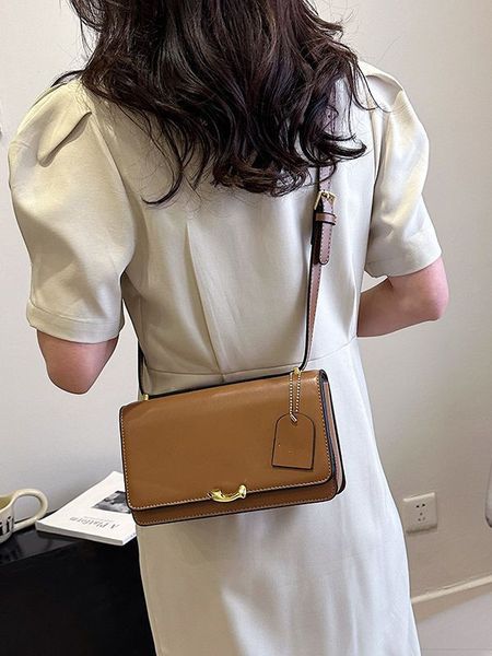 grils day packs wholesale women's handbags c-button bags fashion cross-border trend single shoulder crossbody small square bags
grils day packs wholesale women's handbags c-button bags fashion cross-border trend single shoulder crossbody small square bags