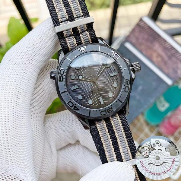 luxury mens watches 300 meter dive dive's all-new carbon black super-luminnova luminous coating leather fine stee2866, Slivery;brown
luxury mens watches 300 meter dive dive's all-new carbon black super-luminnova luminous coating leather fine stee2866, Slivery;brown