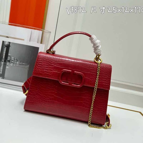 luxury designer tote bag crocodile handbag with chain woman shoulder crossbody bag vintage old brass metal fittings magnetic buckle switch c
luxury designer tote bag crocodile handbag with chain woman shoulder crossbody bag vintage old brass metal fittings magnetic buckle switch c