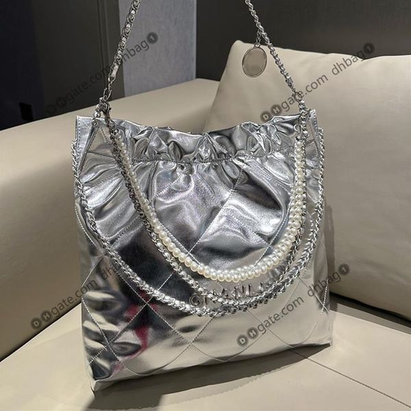 shiny genuine leather fashion 2022 designer tote bags for women quilted glisten shopping handbags silver metal letter key pouch mu263w
shiny genuine leather fashion 2022 designer tote bags for women quilted glisten shopping handbags silver metal letter key pouch mu263w