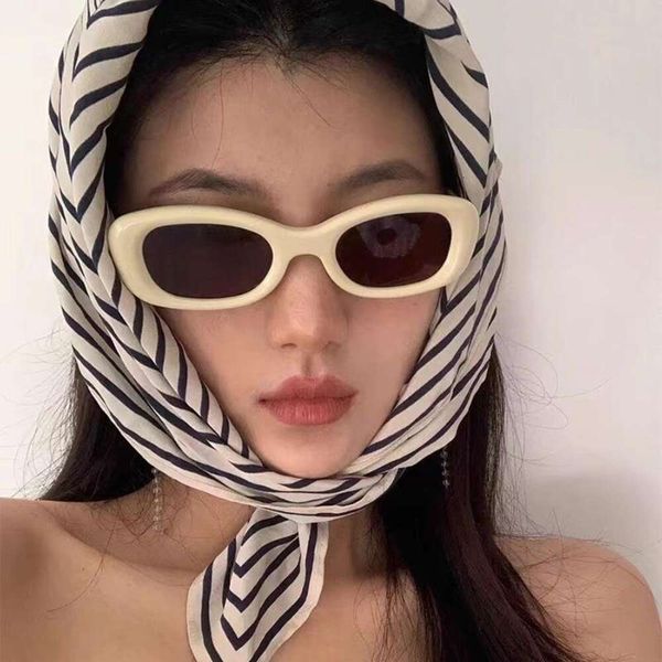 black frame oval beige smiling face p sunglasses retro small men and women glasses, White;black
black frame oval beige smiling face p sunglasses retro small men and women glasses, White;black
