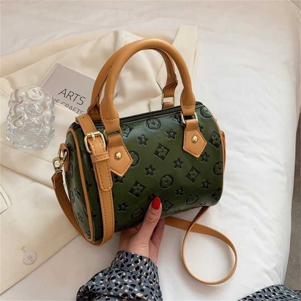 summer new shoulder women's contrast handbag fashion crossbody bag large bright face off wholesale
summer new shoulder women's contrast handbag fashion crossbody bag large bright face off wholesale