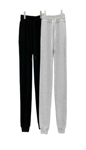 2022 women yoga pants scuba highrise french terry jogger sports fitness casual sweatpants complete with and labels9142601, Black;white
2022 women yoga pants scuba highrise french terry jogger sports fitness casual sweatpants complete with and labels9142601, Black;white