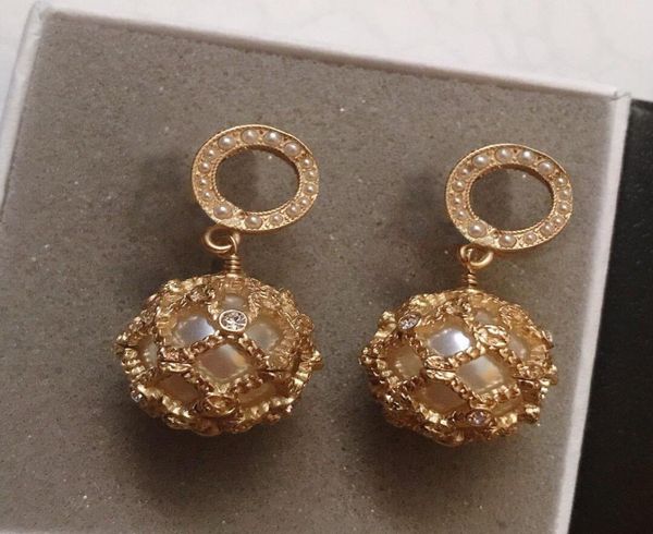 new fashion gold cz pearl stud earrings for lady women party wedding lovers gift engagement jewelry for bride with box6818299, Golden;silver
new fashion gold cz pearl stud earrings for lady women party wedding lovers gift engagement jewelry for bride with box6818299, Golden;silver