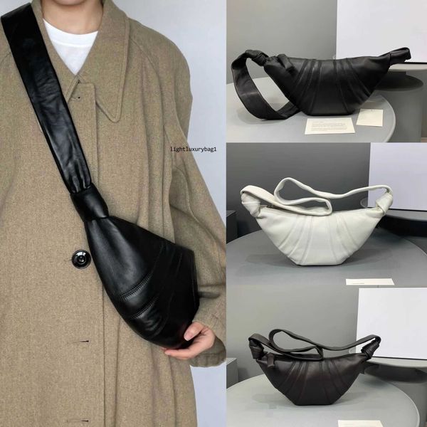 lemaire croissant bag luxury sheepskin solid color fashion versatile crossbody shoulder bag classic soft leather dumpling bag chest bag 2309
lemaire croissant bag luxury sheepskin solid color fashion versatile crossbody shoulder bag classic soft leather dumpling bag chest bag 2309