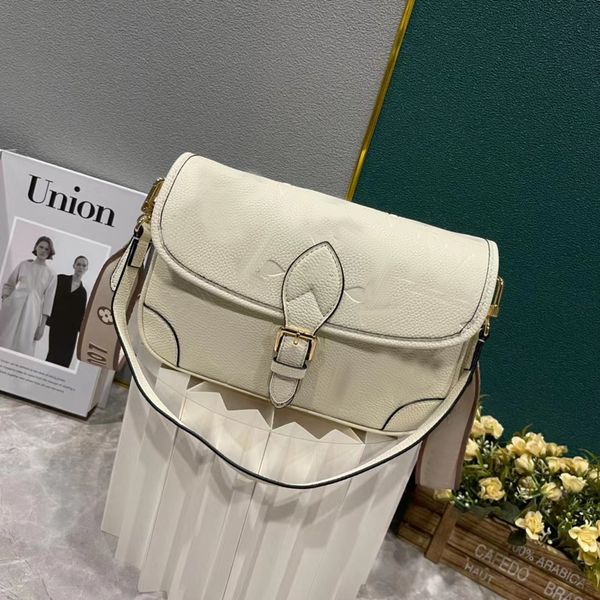 designer shoulder bag the latest handbag fashion classic handbag fashion brand full leather baguette series.m46388
designer shoulder bag the latest handbag fashion classic handbag fashion brand full leather baguette series.m46388