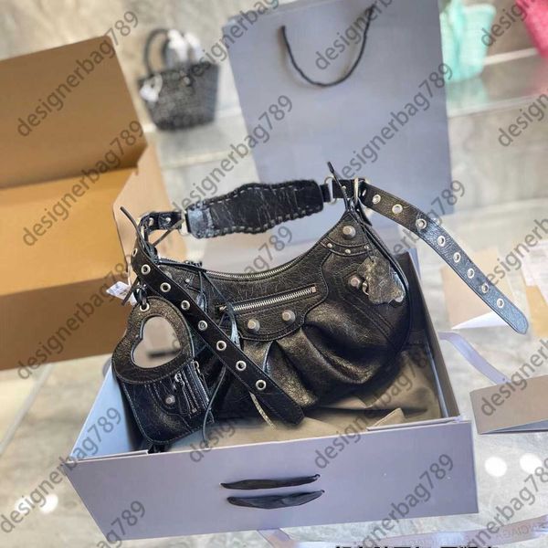 7a quality women lady le cagole motorcycle shoulder bags luxury designers genuine leather crossbody clutch wallet purse pochette retro vinta
7a quality women lady le cagole motorcycle shoulder bags luxury designers genuine leather crossbody clutch wallet purse pochette retro vinta