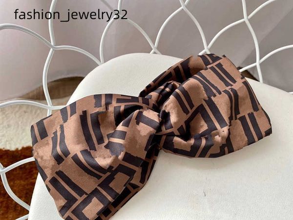 designer 100% silk cross headbands 2022 women girl elastic letter brown satin hair bands retro turban headwraps gifts headbands, Blue;gray
designer 100% silk cross headbands 2022 women girl elastic letter brown satin hair bands retro turban headwraps gifts headbands, Blue;gray