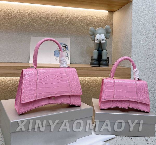 women luxurys handbags tote bag designer hourglass handbag silver handle totes shoulder bags b bling shopping mens crossbody gold purses
women luxurys handbags tote bag designer hourglass handbag silver handle totes shoulder bags b bling shopping mens crossbody gold purses
