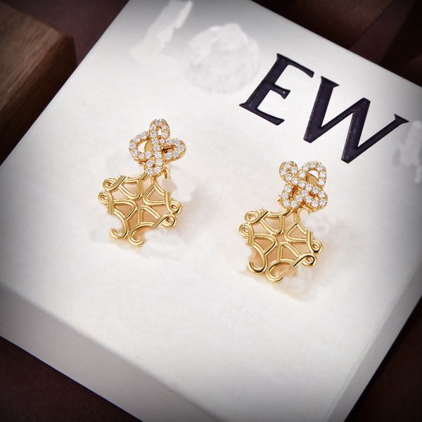 fashionable square women's earrings, niche designer celebrities, luxurious earrings, asymmetrical temperament, earrings, Golden;silver
fashionable square women's earrings, niche designer celebrities, luxurious earrings, asymmetrical temperament, earrings, Golden;silver