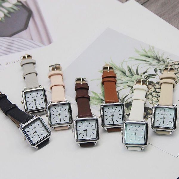 small new square 28mm temperament quartz and artistic retro simple the watch watch gold avvto, Slivery;brown
small new square 28mm temperament quartz and artistic retro simple the watch watch gold avvto, Slivery;brown
