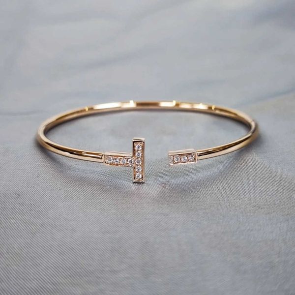 designer bracele bvg pendant fashion luxury jewelry diamond gold necklace ring accessories clover womennew t family double bracelet with sty, Silver
designer bracele bvg pendant fashion luxury jewelry diamond gold necklace ring accessories clover womennew t family double bracelet with sty, Silver