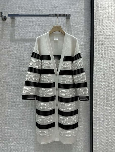 2023 new autumn winter milan runway sweaters v neck long sleeve high end jacquard cardigan women's designer 0902-4, White;black
2023 new autumn winter milan runway sweaters v neck long sleeve high end jacquard cardigan women's designer 0902-4, White;black