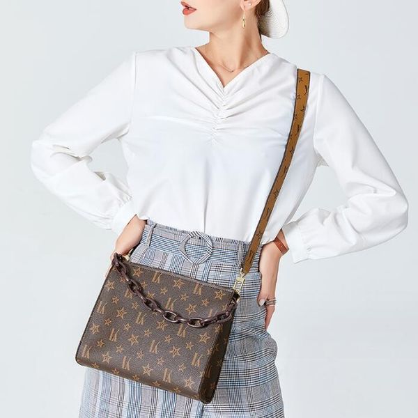 designer bag wash bag large capacity old flower chain bag clutch handbag cowhide pochette voyage shoulder bag cross body package m47545 26*2
designer bag wash bag large capacity old flower chain bag clutch handbag cowhide pochette voyage shoulder bag cross body package m47545 26*2