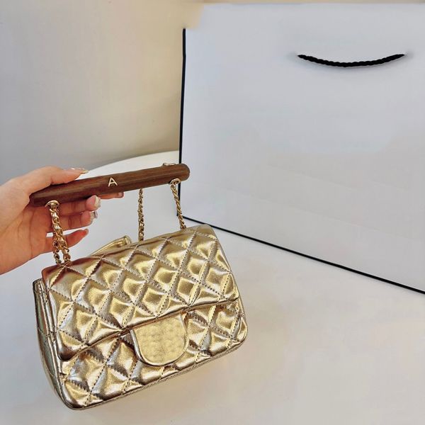 women's brand 23a large mini wooden handle bag with black gold and silver exquisite large temperament chain terms 17 * 13cm
women's brand 23a large mini wooden handle bag with black gold and silver exquisite large temperament chain terms 17 * 13cm