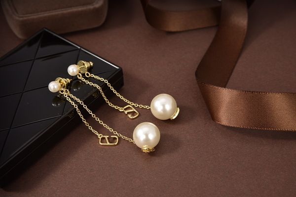 2023 earrings designer for women stud luxury gold heart shape pearl crystal gold double v letter 925s silver jewelry classic a23, Golden;silver
2023 earrings designer for women stud luxury gold heart shape pearl crystal gold double v letter 925s silver jewelry classic a23, Golden;silver