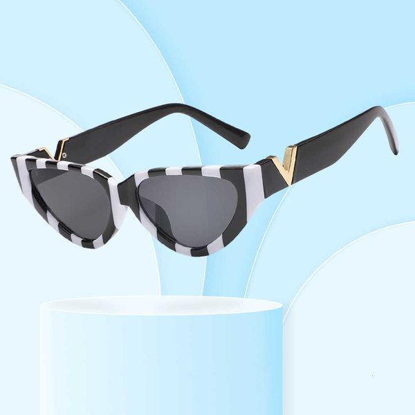 new fashion small frame cat eyes v family sunglasses ins popular on the net same style walking show street shooting trendy individualized o7, White;black
new fashion small frame cat eyes v family sunglasses ins popular on the net same style walking show street shooting trendy individualized o7, White;black
