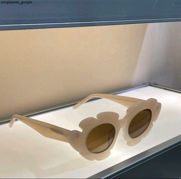 flower sunglasses nude/dark grey lens cateye shape women fashion summer sunnies oversize sunglasses uv400 eyewear one, White;black
flower sunglasses nude/dark grey lens cateye shape women fashion summer sunnies oversize sunglasses uv400 eyewear one, White;black