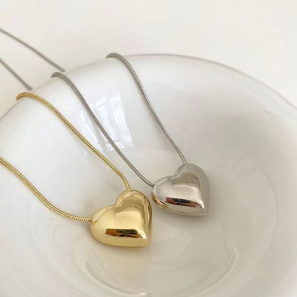 classic love necklace fashion personalized love shaped pendant necklace light luxury simple women's clavicle chain, Silver
classic love necklace fashion personalized love shaped pendant necklace light luxury simple women's clavicle chain, Silver