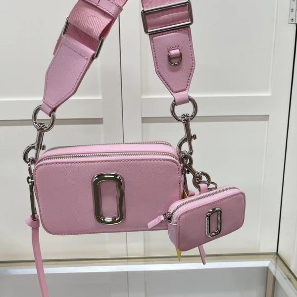 2023 new three-in-one wide shoulder strap camera bag cowhide versatile shoulder bag luxury crossbody bag coin purse 5a designer design bouti
2023 new three-in-one wide shoulder strap camera bag cowhide versatile shoulder bag luxury crossbody bag coin purse 5a designer design bouti