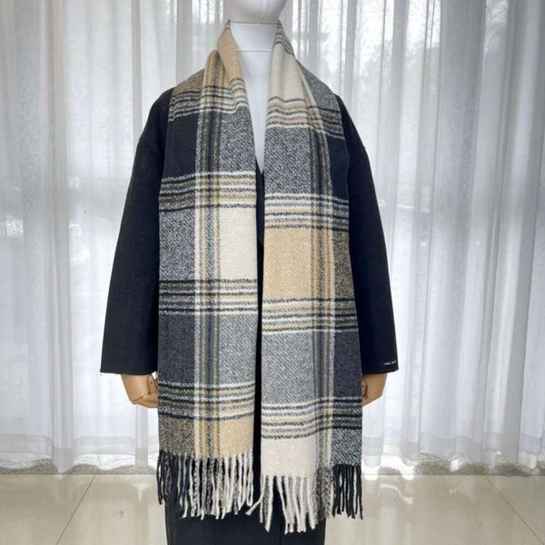 autumn shawl scarf with a neck protecting air conditioning striped shoulder long and subway scarf., Blue;gray
autumn shawl scarf with a neck protecting air conditioning striped shoulder long and subway scarf., Blue;gray