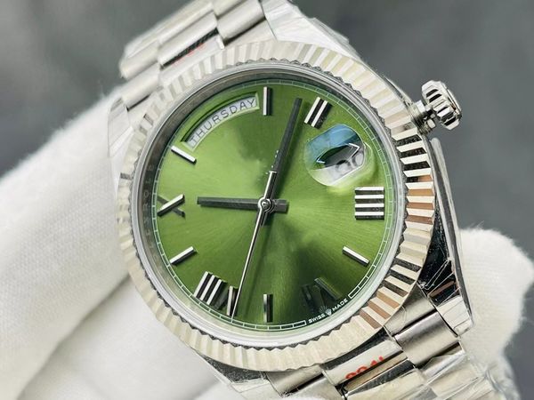 luxury 2023 man automatic watch size 41mm mechanical movement sapphire mirror dual calendar series 888, Slivery;brown
luxury 2023 man automatic watch size 41mm mechanical movement sapphire mirror dual calendar series 888, Slivery;brown