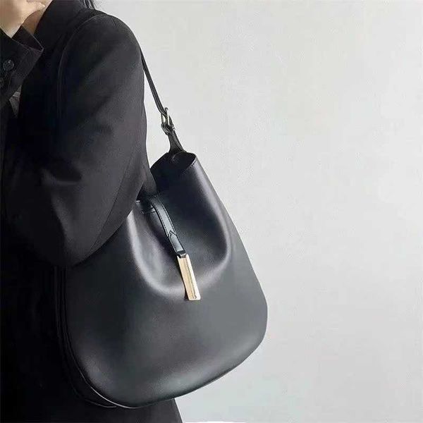 2023ss half moon polo id women luxurys designers bags genuine leather woman purse key card wallet handbag
2023ss half moon polo id women luxurys designers bags genuine leather woman purse key card wallet handbag