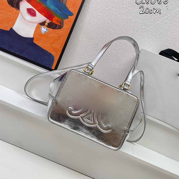 silver handbag runway style new luxurys designer bag leather trunk handbags folded cube box triomphe arch armpit bag classic women's sh
silver handbag runway style new luxurys designer bag leather trunk handbags folded cube box triomphe arch armpit bag classic women's sh