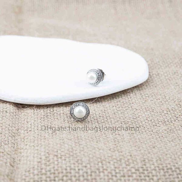 inlaid designer pearl with luxury earring retro stud earrings fashion women jewelry accessories imitation diamond pearl zircon ladies weddin, Golden;silver
inlaid designer pearl with luxury earring retro stud earrings fashion women jewelry accessories imitation diamond pearl zircon ladies weddin, Golden;silver